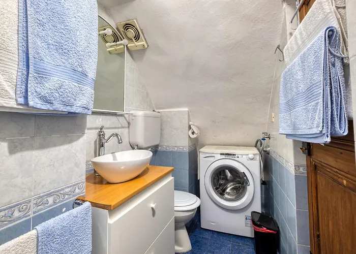 Caratteristico In Centro - Happy * Sanremo